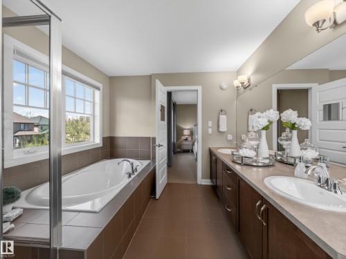 2729 Anderson Crescent, Edmonton, AB - Indoor Photo Showing Bathroom