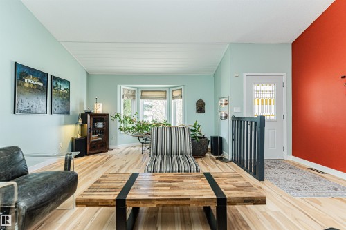 Bright living area featuring light wood-finish flooring - 1235 104 Street, Edmonton, AB - Indoor
