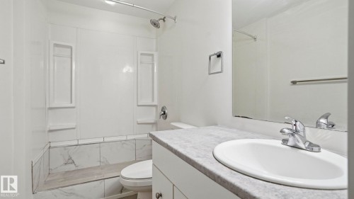 10919 68 Avenue, Edmonton, AB - Indoor Photo Showing Bathroom