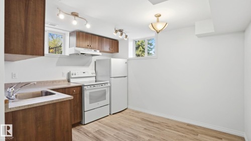 10919 68 Avenue, Edmonton, AB - Indoor Photo Showing Kitchen