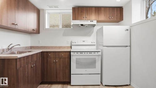 10919 68 Avenue, Edmonton, AB - Indoor Photo Showing Kitchen