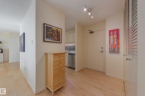 306 12121 Jasper Avenue, Edmonton, AB - Indoor