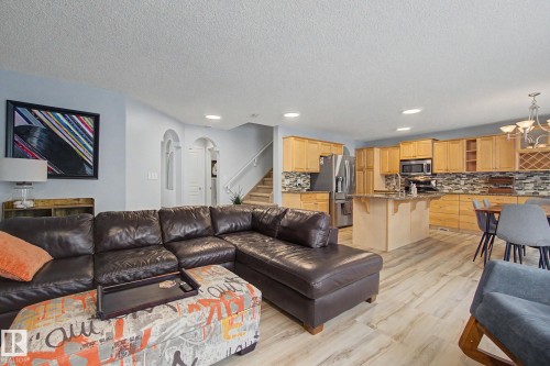 13536 149A Avenue, Edmonton, AB - Indoor Photo Showing Living Room