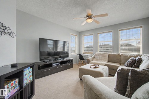 13536 149A Avenue, Edmonton, AB - Indoor Photo Showing Living Room