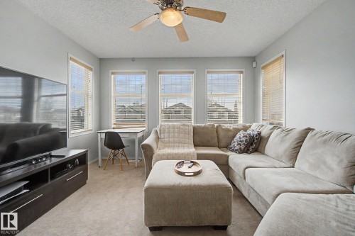 13536 149A Avenue, Edmonton, AB - Indoor Photo Showing Living Room