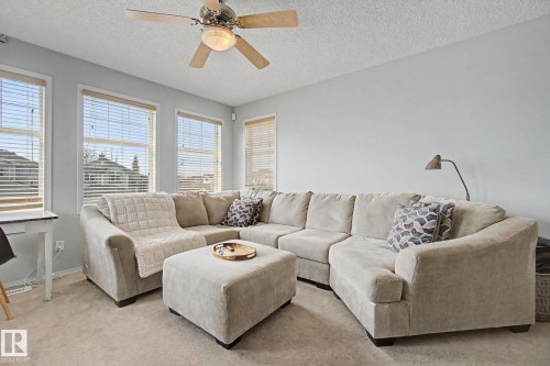 13536 149A Avenue, Edmonton, AB - Indoor Photo Showing Living Room