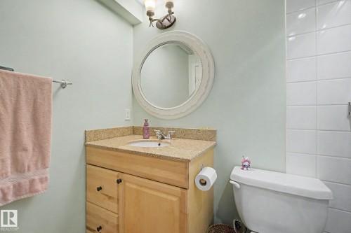 13536 149A Avenue, Edmonton, AB - Indoor Photo Showing Bathroom