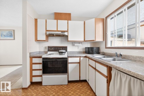 8317 157 Avenue, Edmonton, AB 