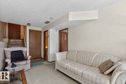 8317 157 Avenue, Edmonton, AB 