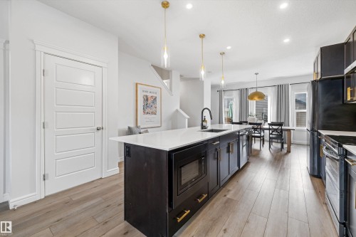 6437 177A Avenue, Edmonton, AB - Indoor Photo Showing Kitchen With Upgraded Kitchen