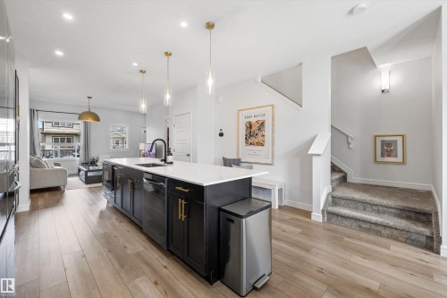 6437 177A Avenue, Edmonton, AB - Indoor Photo Showing Kitchen With Upgraded Kitchen