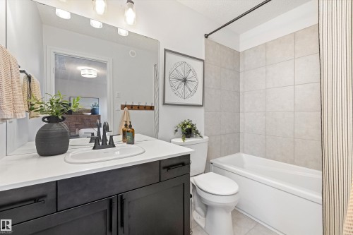 6437 177A Avenue, Edmonton, AB - Indoor Photo Showing Bathroom