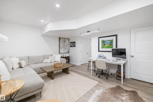 6437 177A Avenue, Edmonton, AB - Indoor Photo Showing Office