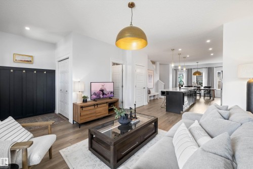 6437 177A Avenue, Edmonton, AB - Indoor Photo Showing Living Room