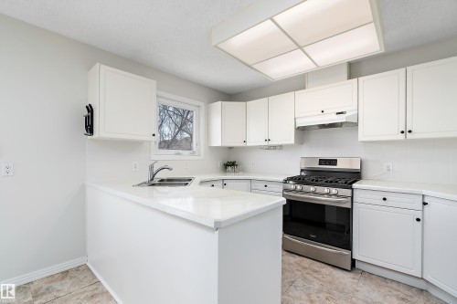 5421 46 Street, Stony Plain, AB - Indoor Photo Showing Kitchen With Double Sink