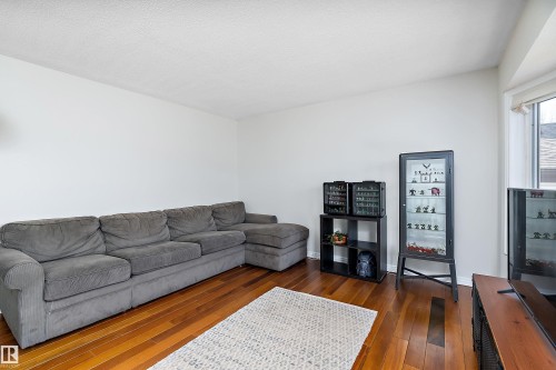 5421 46 Street, Stony Plain, AB - Indoor Photo Showing Living Room
