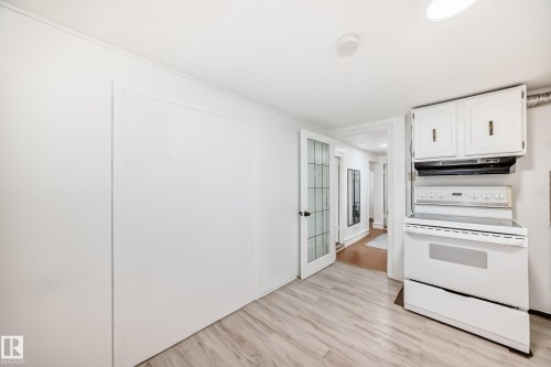 11926 77 Street, Edmonton, AB - Indoor Photo Showing Kitchen