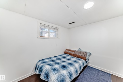 11926 77 Street, Edmonton, AB - Indoor Photo Showing Bedroom