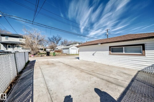 11926 77 Street, Edmonton, AB - Outdoor