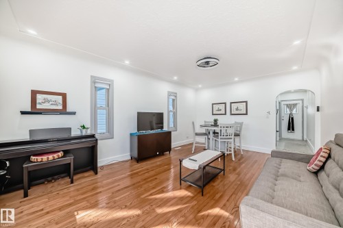 11926 77 Street, Edmonton, AB - Indoor Photo Showing Living Room