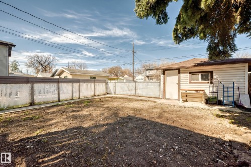 11926 77 Street, Edmonton, AB - Outdoor