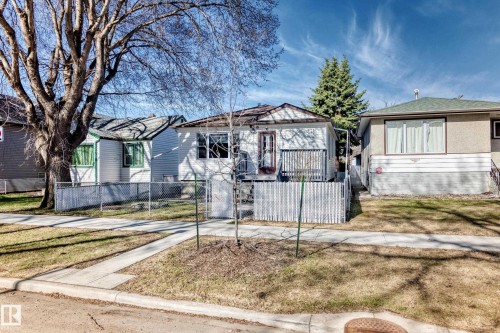 11926 77 Street, Edmonton, AB - Outdoor