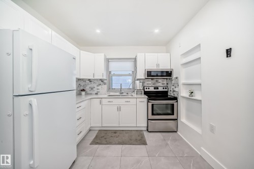 11926 77 Street, Edmonton, AB - Indoor Photo Showing Kitchen