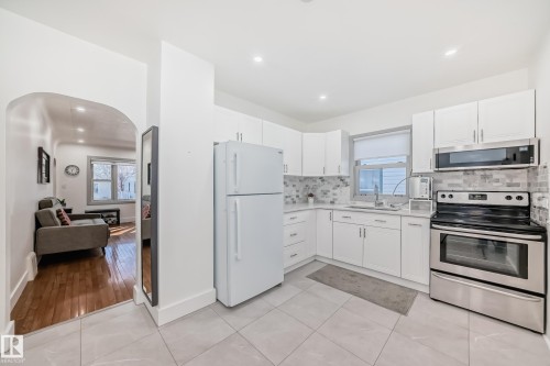 11926 77 Street, Edmonton, AB - Indoor Photo Showing Kitchen