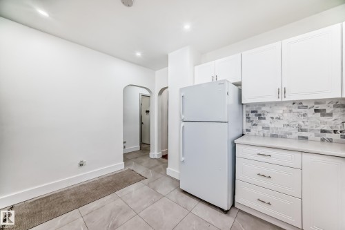 11926 77 Street, Edmonton, AB - Indoor Photo Showing Kitchen