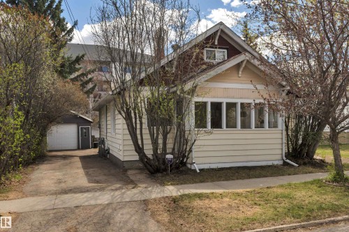 Craftsman-style exterior with cream siding and contrasting dark trim - 4907 48 Avenue, Leduc, AB - Outdoor