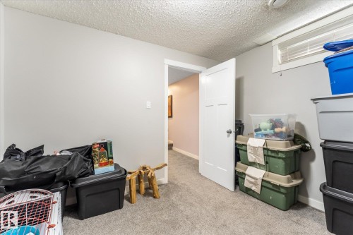 Carpeted room featuring a white interior door, a single casement window, and painted walls - 35 Mcleod Place, Edmonton, AB - Indoor