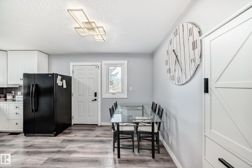 Kitchen and dining area featuring wood-finish flooring - 3802 52 Street, Wetaskiwin, AB 