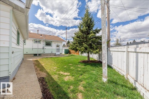 Expansive green space featuring a mature evergreen tree - 24 Elizabeth Drive, Fort Saskatchewan, AB - Outdoor