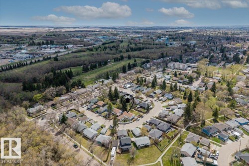 Residential neighborhood featuring mature trees and a curvilinear street layout - 24 Elizabeth Drive, Fort Saskatchewan, AB - Outdoor With View