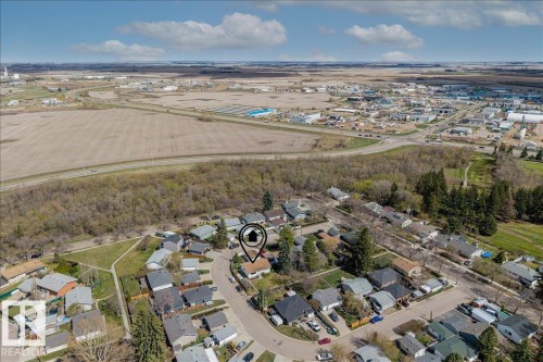 Residential neighborhood setting featuring mature trees and established homes - 24 Elizabeth Drive, Fort Saskatchewan, AB - Outdoor With View