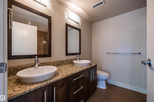 304 10046 117 Street, Edmonton, AB - Indoor Photo Showing Bathroom