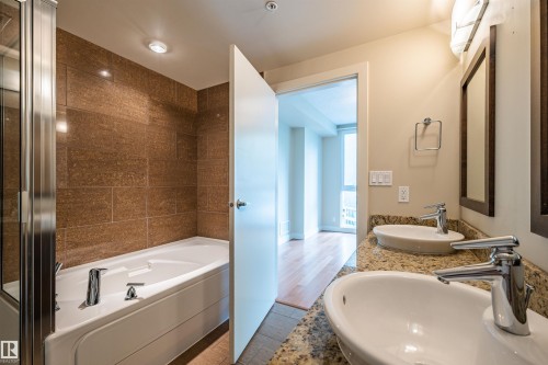 304 10046 117 Street, Edmonton, AB - Indoor Photo Showing Bathroom