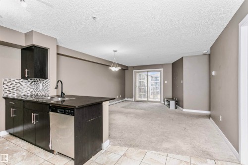 304 274 Mcconachie Dr Nw, Edmonton, AB - Indoor Photo Showing Kitchen