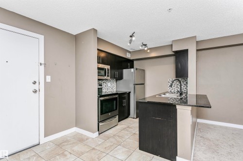 304 274 Mcconachie Dr Nw, Edmonton, AB - Indoor Photo Showing Kitchen