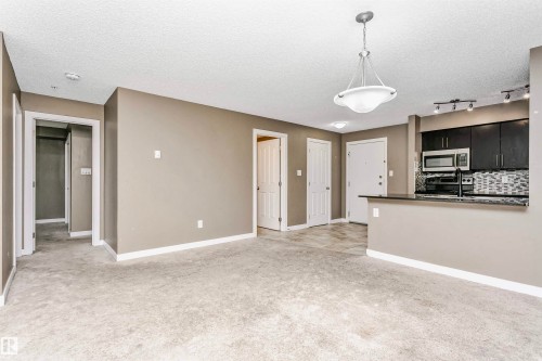 304 274 Mcconachie Dr Nw, Edmonton, AB - Indoor Photo Showing Kitchen
