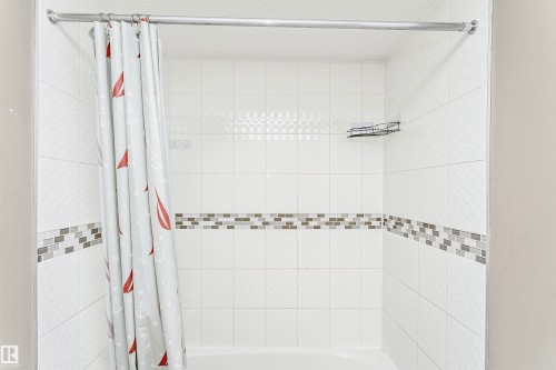 304 274 Mcconachie Dr Nw, Edmonton, AB - Indoor Photo Showing Bathroom
