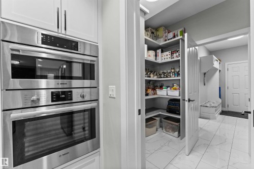 6813 Knox Loop, Edmonton, AB - Indoor Photo Showing Kitchen