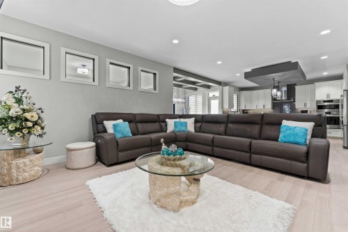 6813 Knox Loop, Edmonton, AB - Indoor Photo Showing Living Room