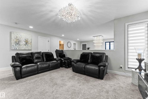 6813 Knox Loop, Edmonton, AB - Indoor Photo Showing Living Room