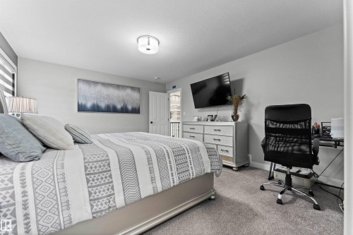 6813 Knox Loop, Edmonton, AB - Indoor Photo Showing Bedroom