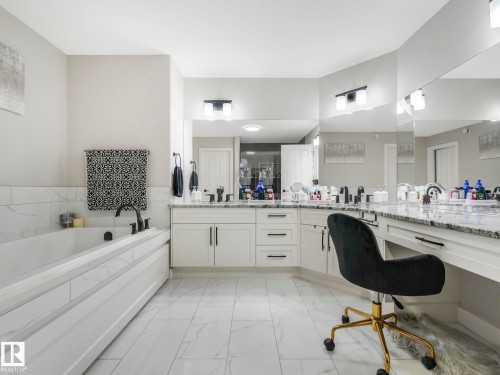 6813 Knox Loop, Edmonton, AB - Indoor Photo Showing Bathroom