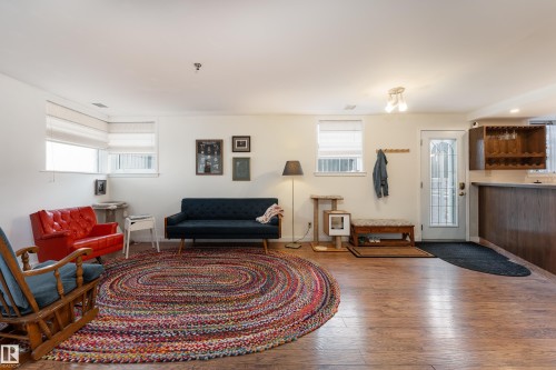 101 9131 99 Street, Edmonton, AB - Indoor Photo Showing Living Room