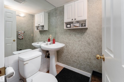 101 9131 99 Street, Edmonton, AB - Indoor Photo Showing Bathroom