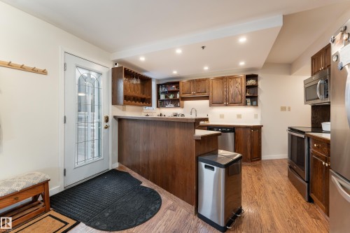 101 9131 99 Street, Edmonton, AB - Indoor Photo Showing Kitchen