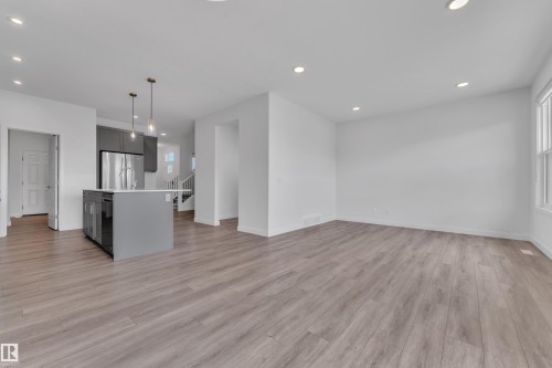3417 Craig Landing Landing, Edmonton, AB - Indoor Photo Showing Kitchen